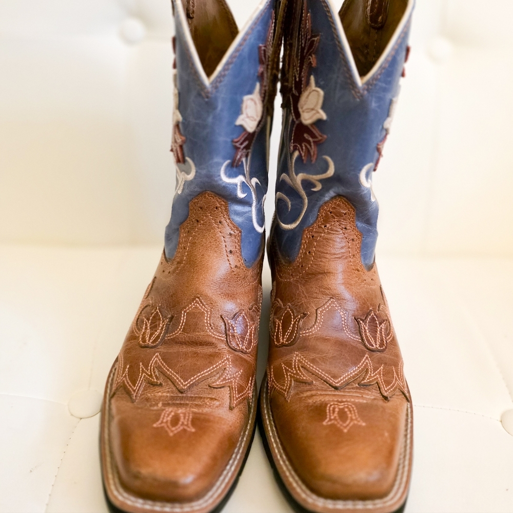 ARIAT Floral Embroidered Western Country Boots